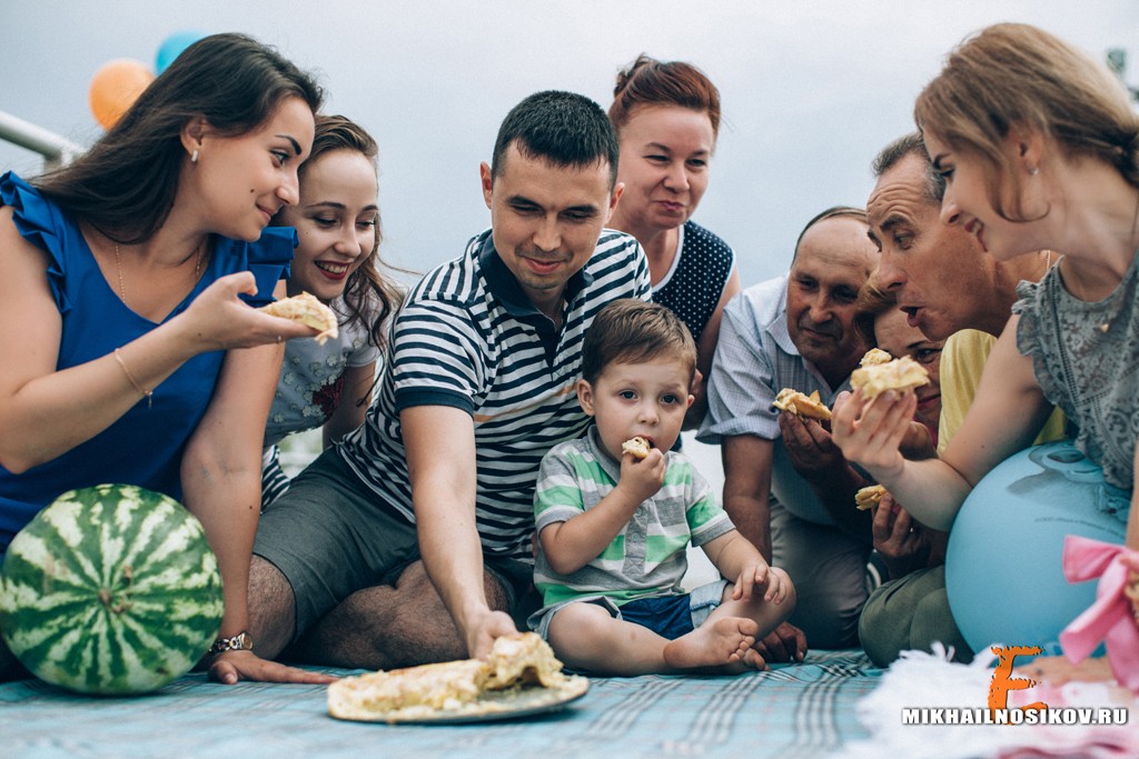 Семейная фотосессия на природе с ребенком идеи