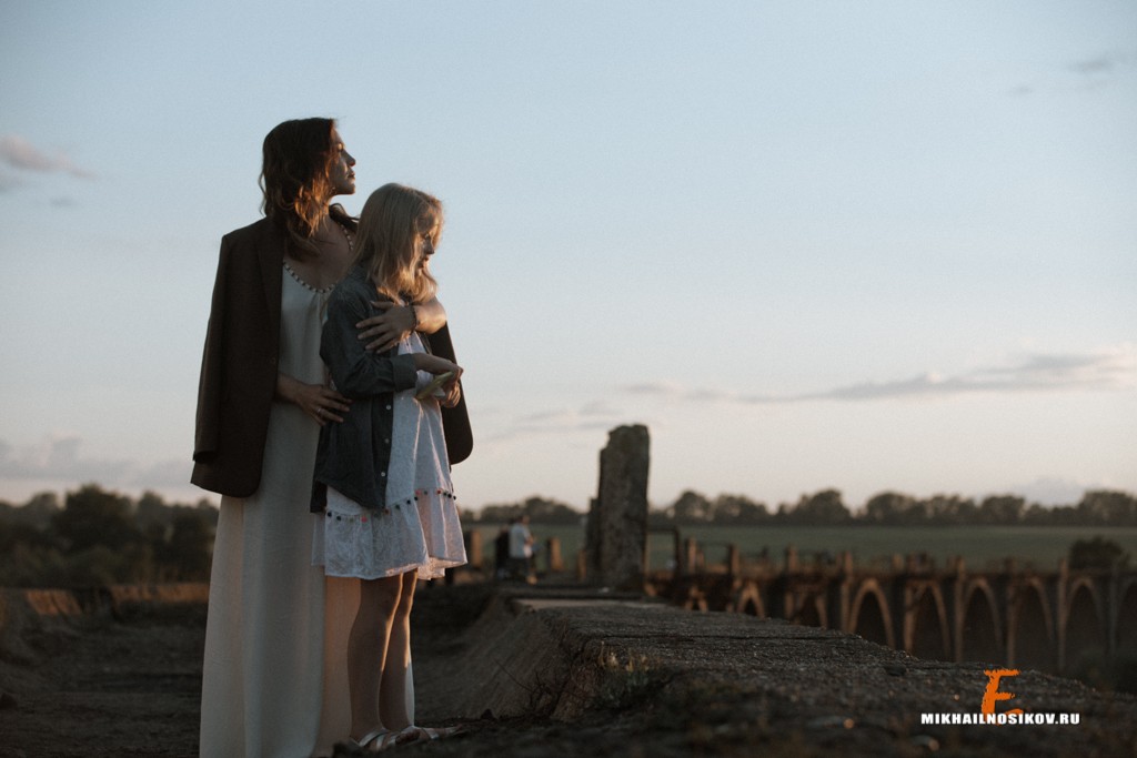 Фотосессия мамы и дочки на Мокринском мосту