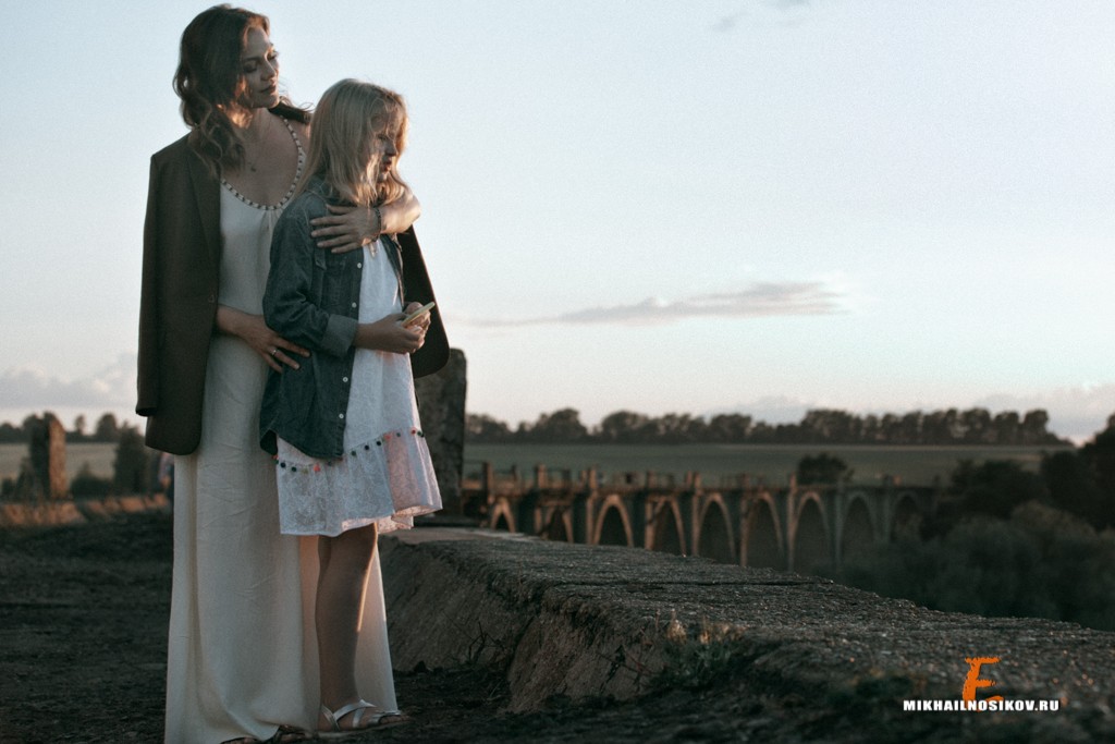 Фотосессия мамы и дочки на Мокринском мосту